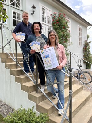 Stadtjugendpfleger Dennis Rösner (von links), Bürgermeisterin Gabi Kasten und KUBE-Leiterin Simone Döscher