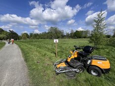 Rasenmäher im Kurpark