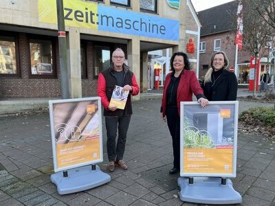 Mirko Jahn (von links) bietet ab sofort eine Energieberatung in der zeit:maschine (Am Markt 7) in Bad Bederkesa an. Über dieses neue Angebot freuen sich Geestlands Bürgermeisterin Gabi Kasten und Klimaschutzmanagerin Katharina Koop.