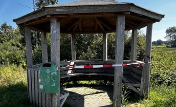 Abgesperrter Pavillon am Bederkesaer See