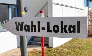 Wahllokal Schild