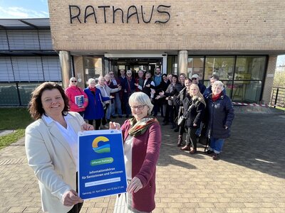 Aussteller vor dem Rathaus
