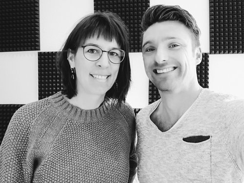 31 Ist das Kunst ...: Simone Döscher leitet die Kunstschule Bederkesa, kurz: Kube. Im Gespräch mit Matthias Wittschieben erzählt Simone Döscher, wie sie mit dem Rechtfertigungsdruck für ihre Arbeit umgeht, was sie den ganzen Tag so treibt und warum das so viel Spaß macht. 31 Ist das Kunst ...: Simone Döscher leitet die Kunstschule Bederkesa, kurz: Kube. Im Gespräch mit Matthias Wittschieben erzählt Simone Döscher, wie sie mit dem Rechtfertigungsdruck für ihre Arbeit umgeht, was sie den ganzen Tag so treibt und warum das so viel Spaß macht.