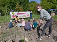 Kinder ackern in Drangstedt