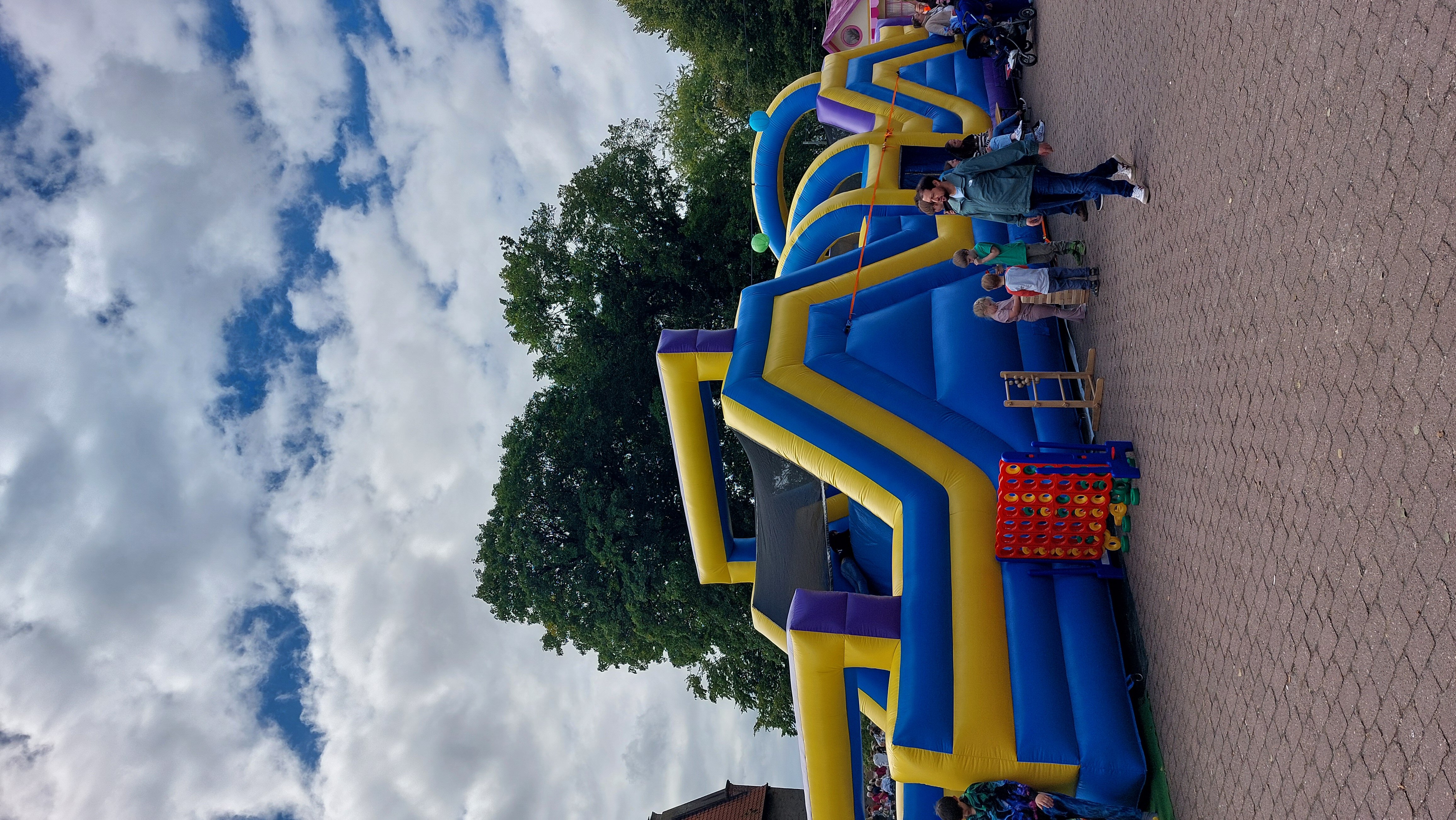 Beerster Sommerfest Hüpfburg