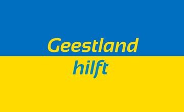 "Geestland hilft" vor ukrainischer Flagge