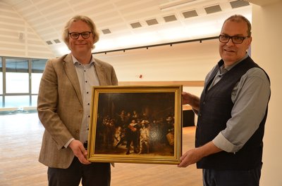 David van der Wal und Thorsten Krüger mit dem Gemälde