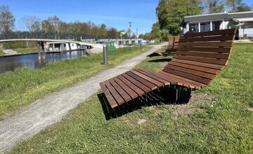Liegebänke auf dem Dobben